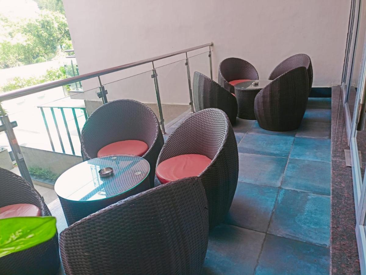 Abhyagama Hotel Дигха Екстериор снимка